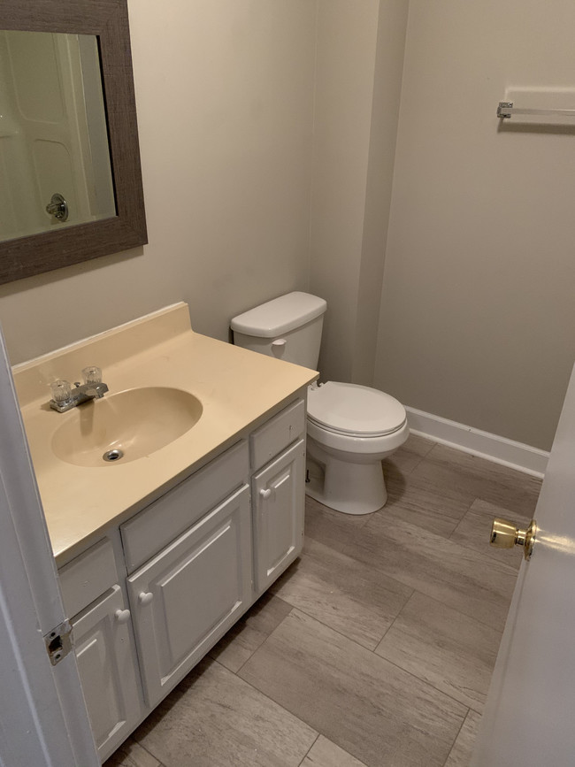 Building Photo - Briarwood Apartments