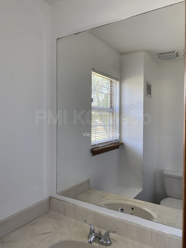 Building Photo - 312 3rd St