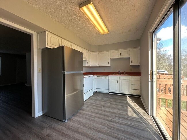 Building Photo - 2 Bedrooms 1.5 baths Townhouse, Kingsport TN