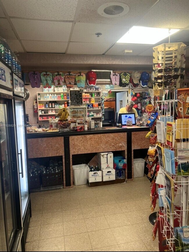 Building Photo - 5161 Collins Ave