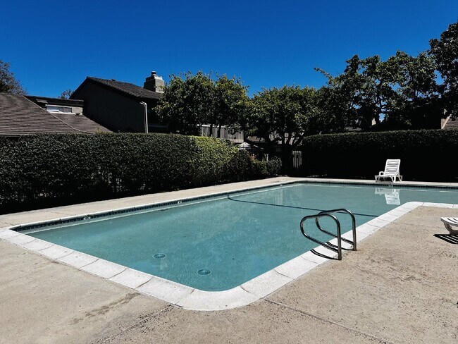 Building Photo - 4705 Birchwood Cir