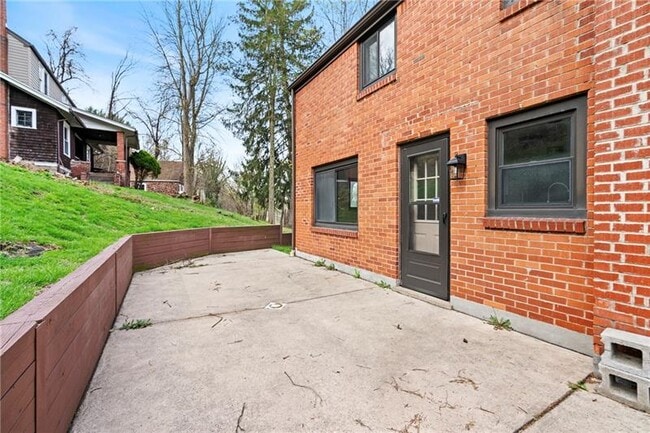 Building Photo - 5406 Verona Rd