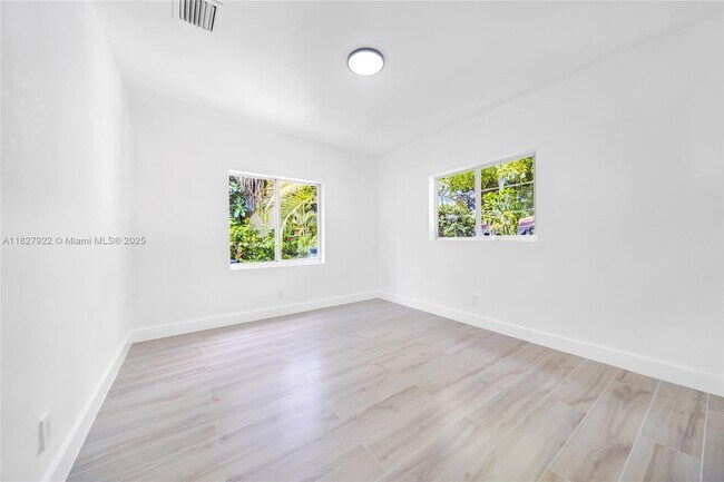 Building Photo - 400 Sansovino Ave
