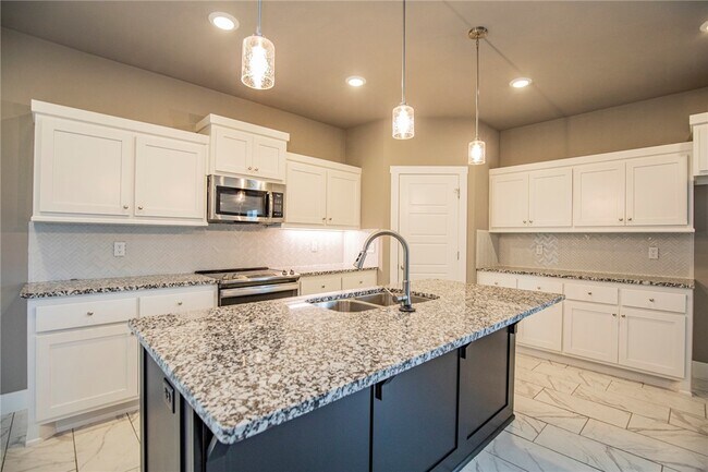 Building Photo - 2659 N Justin Dr