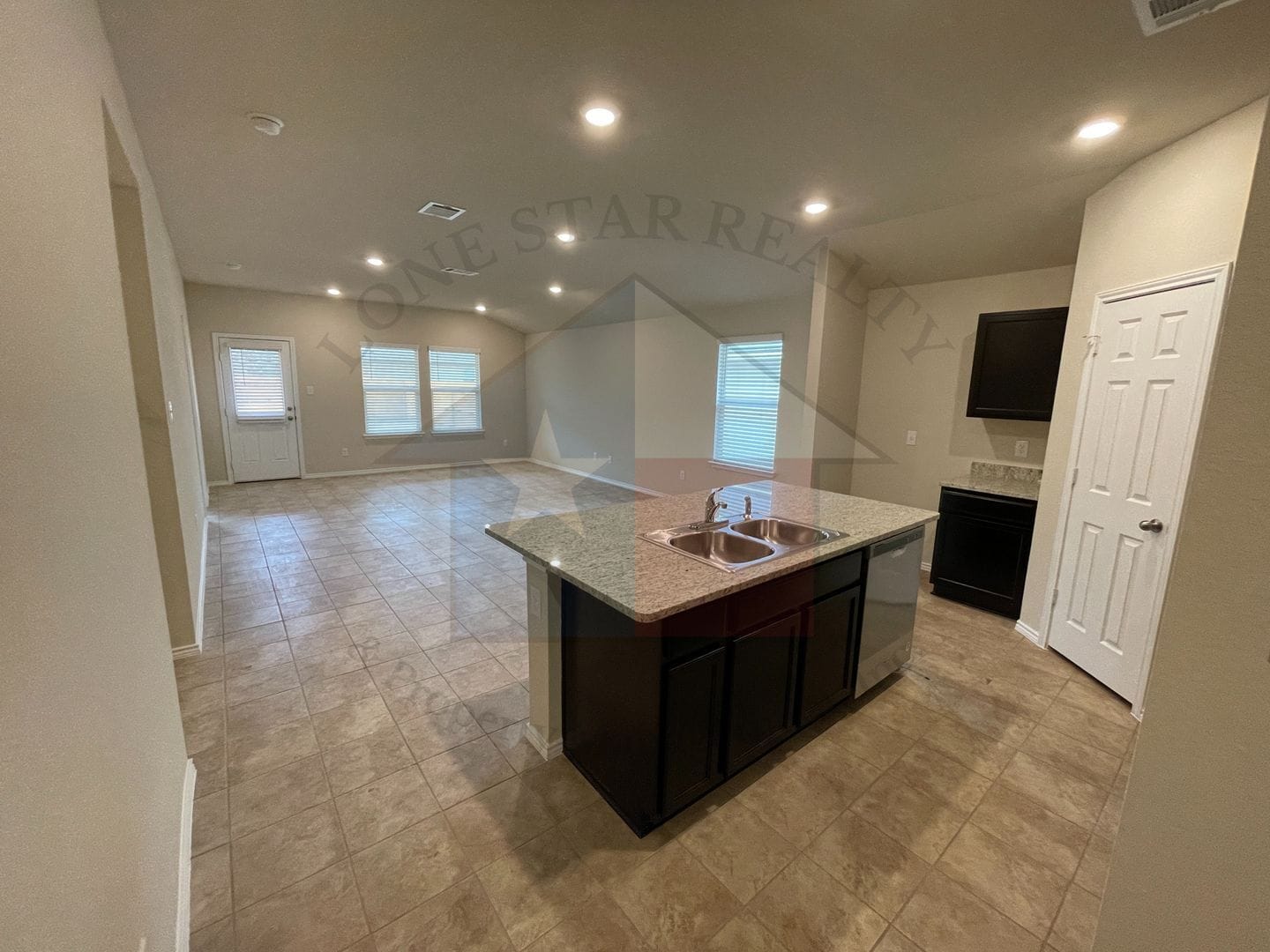 Building Photo - 9601 Murandy Dr