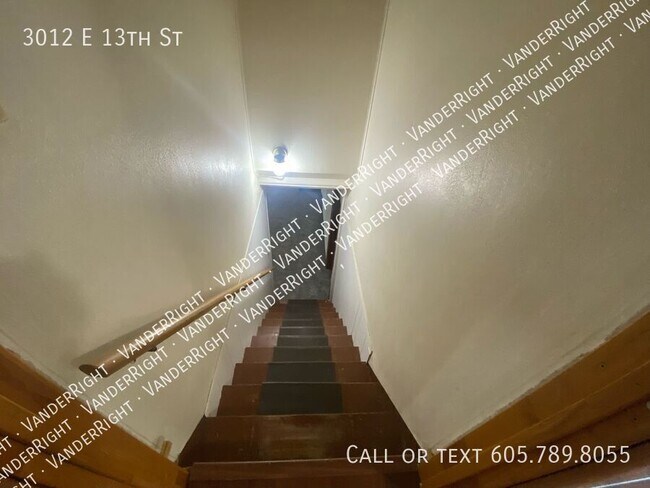 Building Photo - 3012 E 13th St