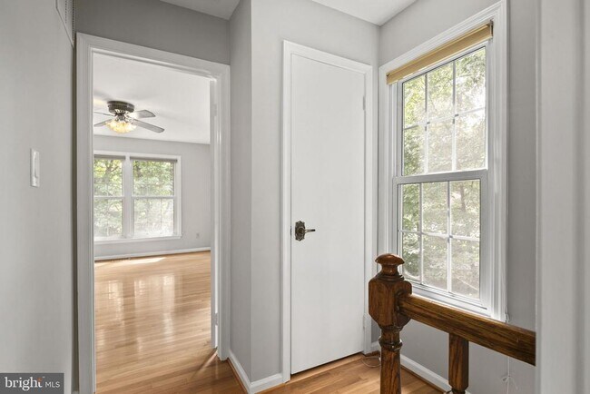 Building Photo - 2514 S Walter Reed Dr