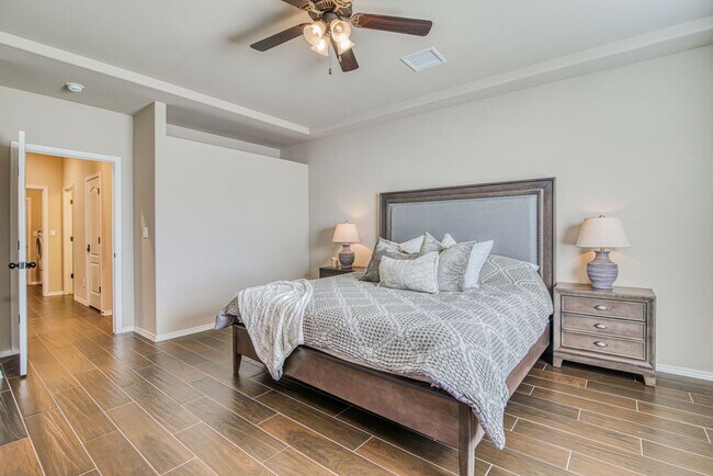 Building Photo - Westside area for Short or Long Term Rental(Completely Furnished) Beautiful 3 bed/2.5 baths