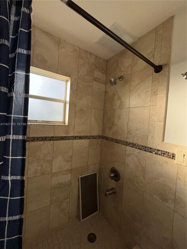 Building Photo - 326 Wilson St