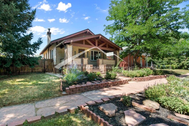 Building Photo - Lovely 3 bedroom home in the Highlands Nei...
