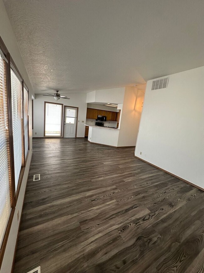 Building Photo - Tranquil & delightful 3-bedroom, 2-bathroo...