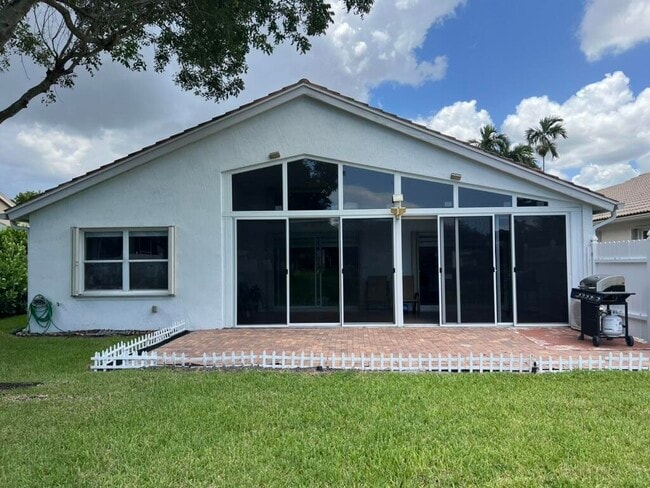 Building Photo - 10596 Sunset Isles Ct