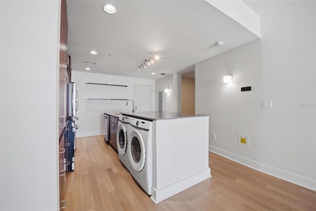 Building Photo - 1208 E Kennedy Blvd