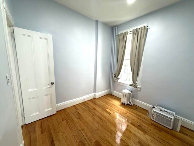 Building Photo - 927 18th St