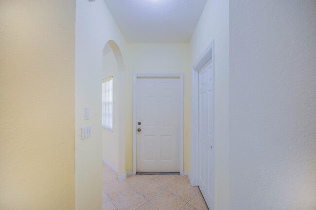 Building Photo - 5441 Via Delray Blvd