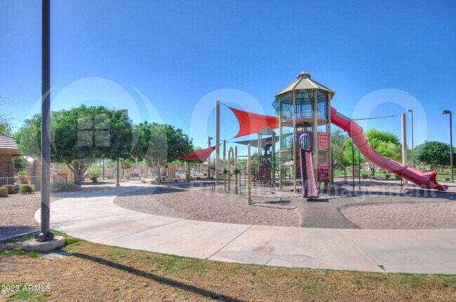 Building Photo - 2568 E San Rafael Trail