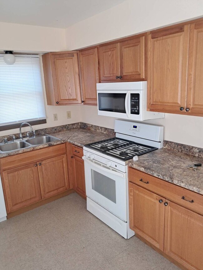 Building Photo - 9537WBradleyRdM