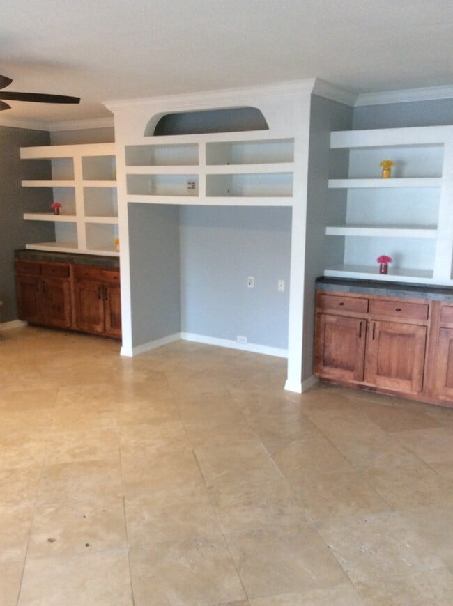 Building Photo - 1401 Silverstone Ave