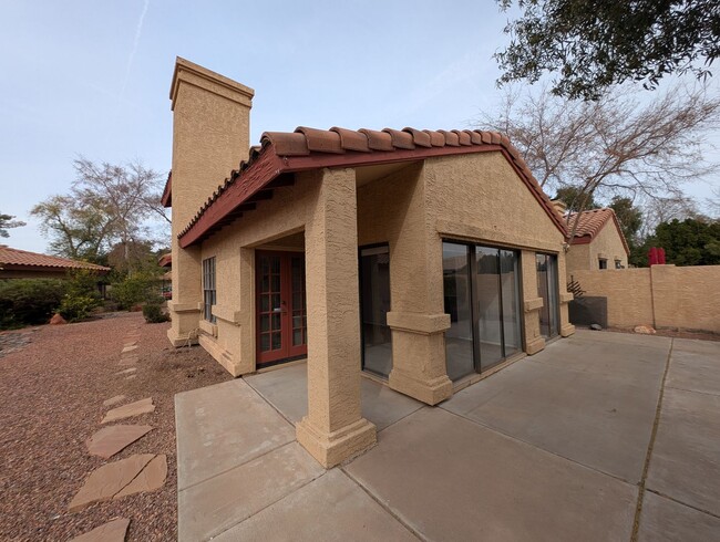 Building Photo - 3 Bedroom Patio Home in Joshua Village Nea...