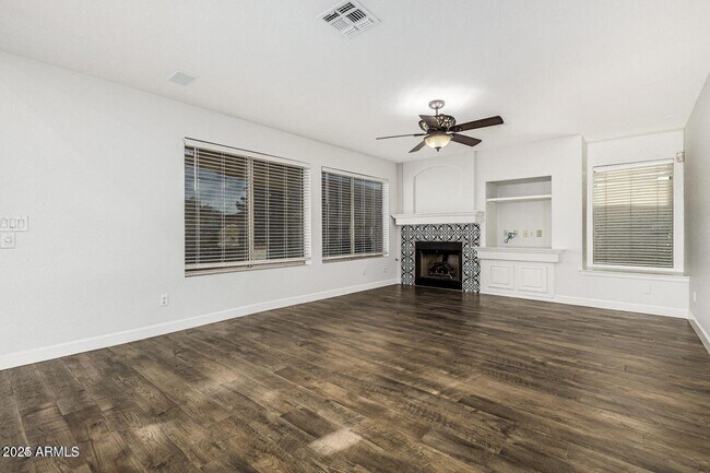Building Photo - 3051 E Millbrae Ln