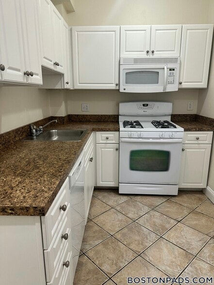 Building Photo - 53 Ashford St