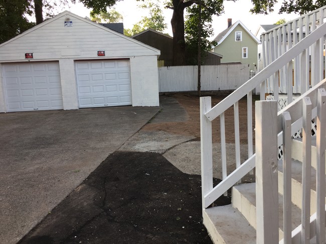 Building Photo - 86 Adeline St