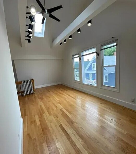 Building Photo - 6 Bowdoin Park