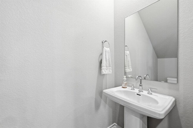 Building Photo - 488 Pepperbark Loop