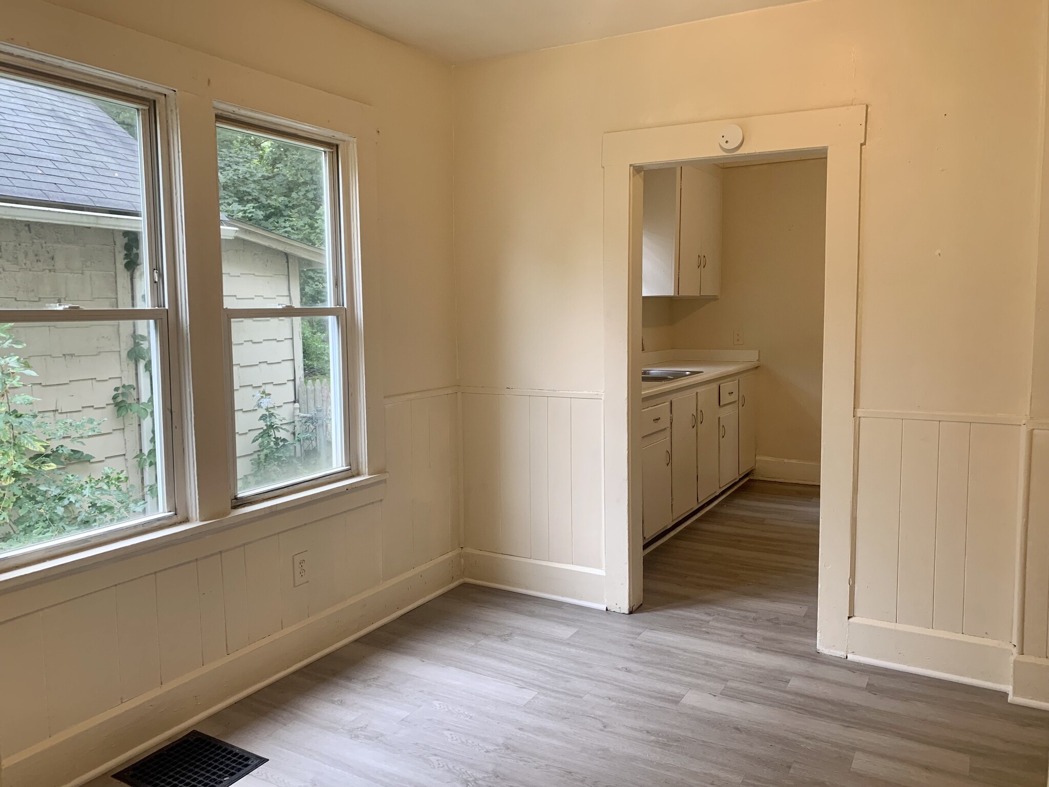 Building Photo - 1729 Edwards Ave NE