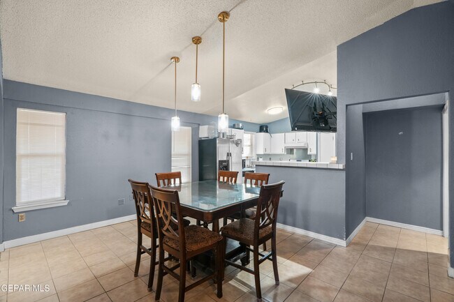 Building Photo - 13475 Sunset Hills Dr