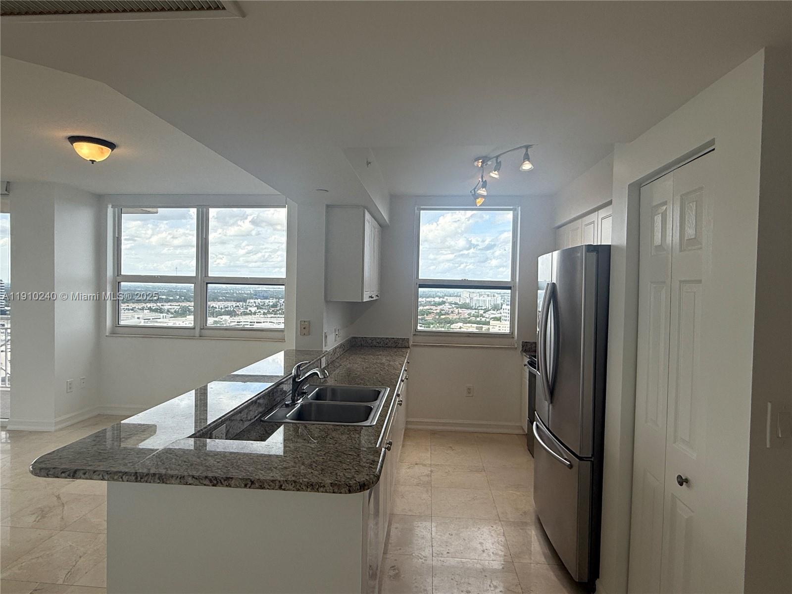 Building Photo - 19501 W Country Club Dr