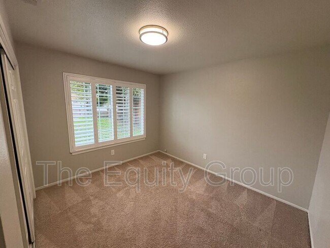 Building Photo - 1937 Chinowth St