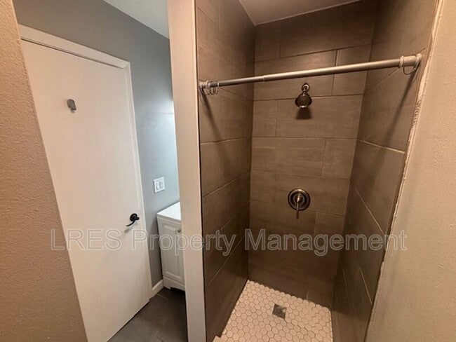 Building Photo - 2706 Graduate Ct