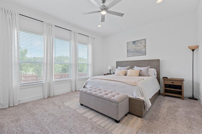 Building Photo - 16913 Adoro Dr