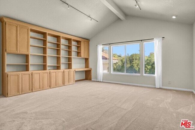 Building Photo - 2605 Country Ln