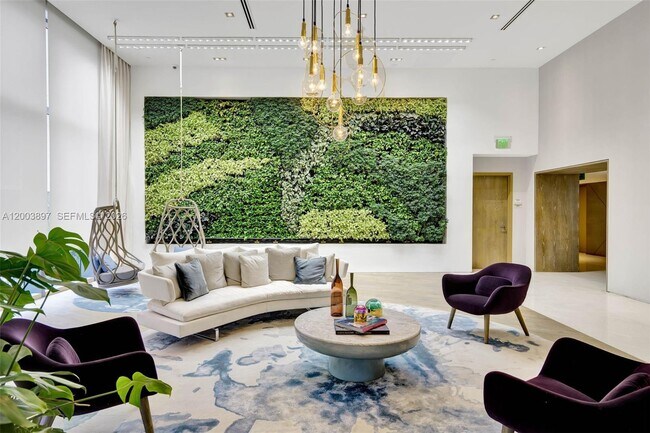 Building Photo - 650 NE 32nd St