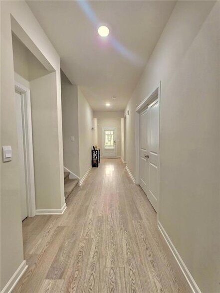 Building Photo - 327 Vly Oak Dr