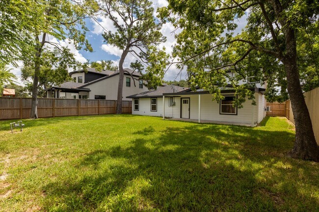 Building Photo - 7414 Janak Dr