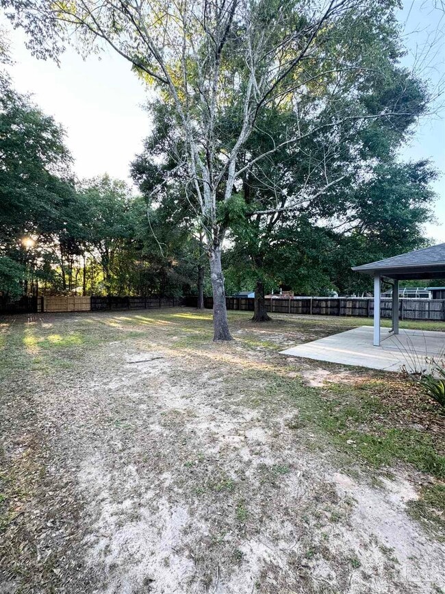 Building Photo - 5661 Fairview Dr