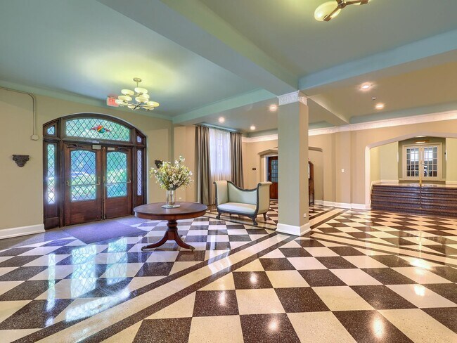 Building Photo - 1525 N Front St