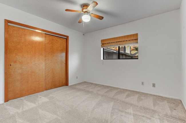 Building Photo - 1238 E Vogel Ave