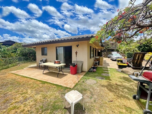 Building Photo - Maui Meadows - 2 Bed 1 Bath Unfurnished Co...