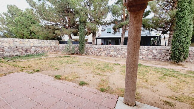 Building Photo - Recently painted 4 bedroom, 3 bath home in...