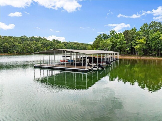 Building Photo - 151 S Pointe Dr