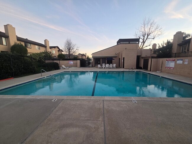 Building Photo - 140 E El Norte Pkwy