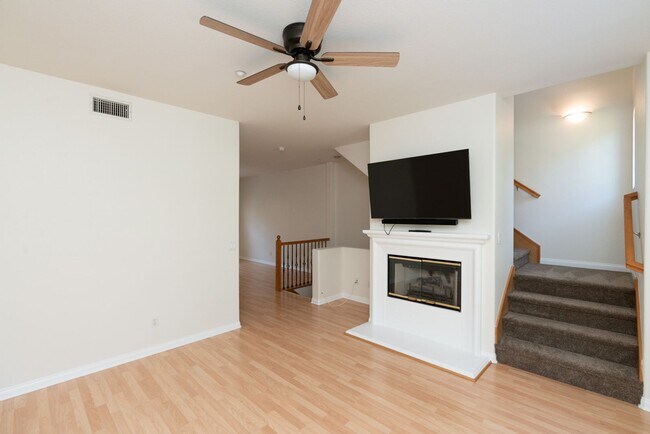 Building Photo - 3 Bedroom Townhome in the Escala Community of Mission Valley
