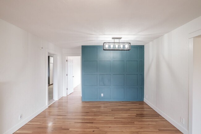 Building Photo - Charming 3-Bed 2 Bath Home with Spectacula...