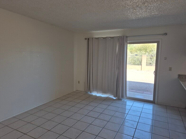 Building Photo - 3068 W Wyoming St