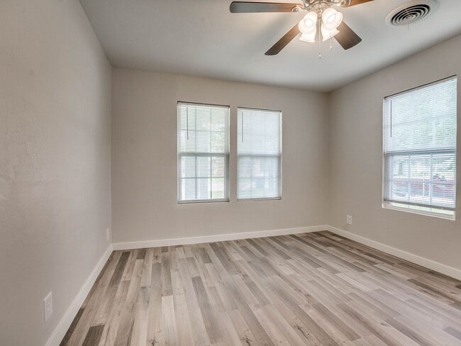 Building Photo - 3 bed, 2 bath home in Shawnee!