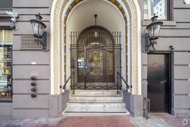 Entrance - 1405 Franklin